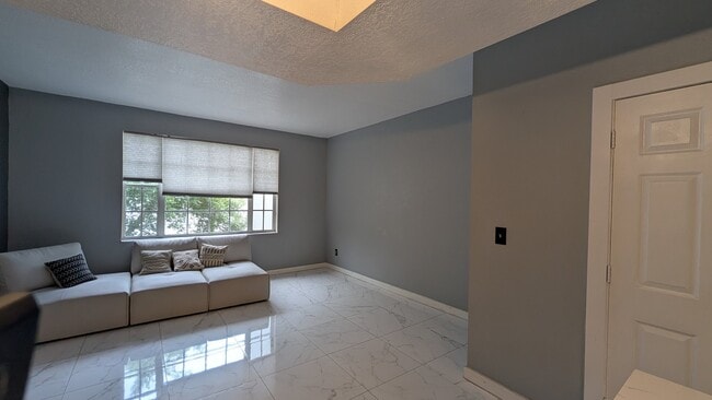 Building Photo - 721 SW 148th Ave