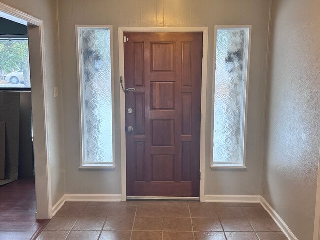 Building Photo - 3000 Springhill Rd