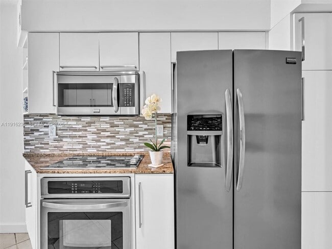 Building Photo - 3370 Hidden Bay Dr