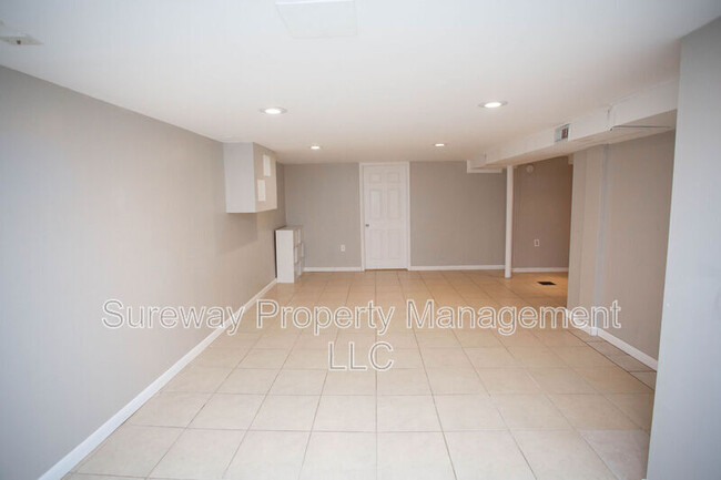 Building Photo - 841 Grove St
