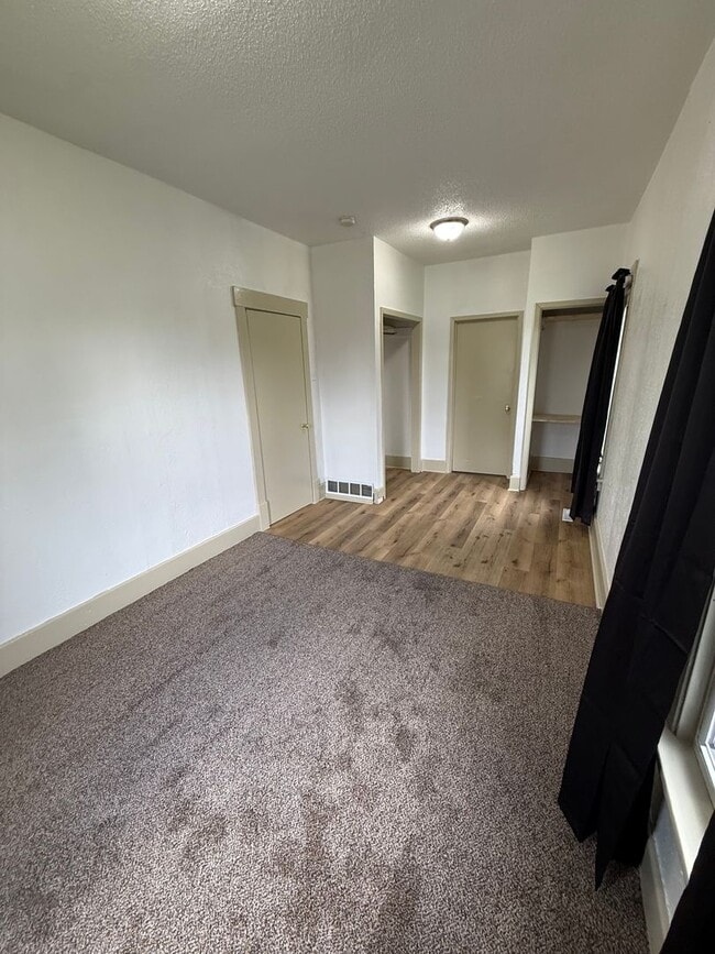 Building Photo - Cute and clean 1 Bedroom house in Marshalltown