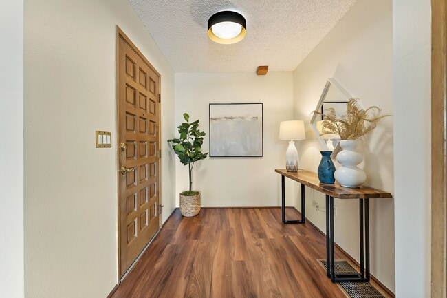 Building Photo - 540 N Hayden Bay Dr