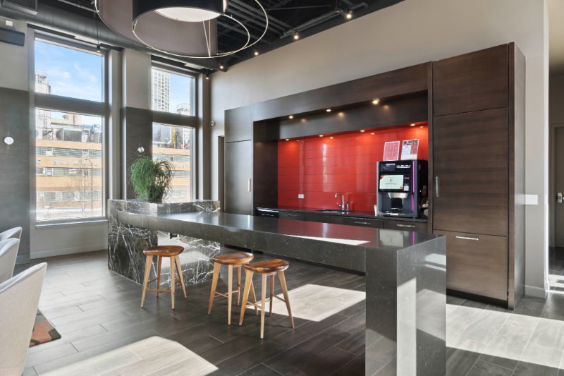 Building Photo - 350 N Desplaines St