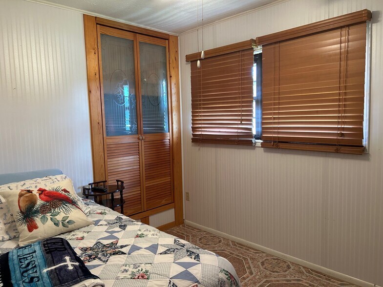 Building Photo - 321 Elsa Dr