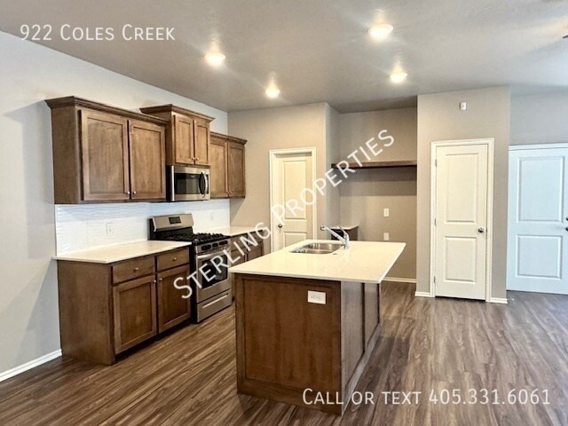 Building Photo - 922 Coles Creek