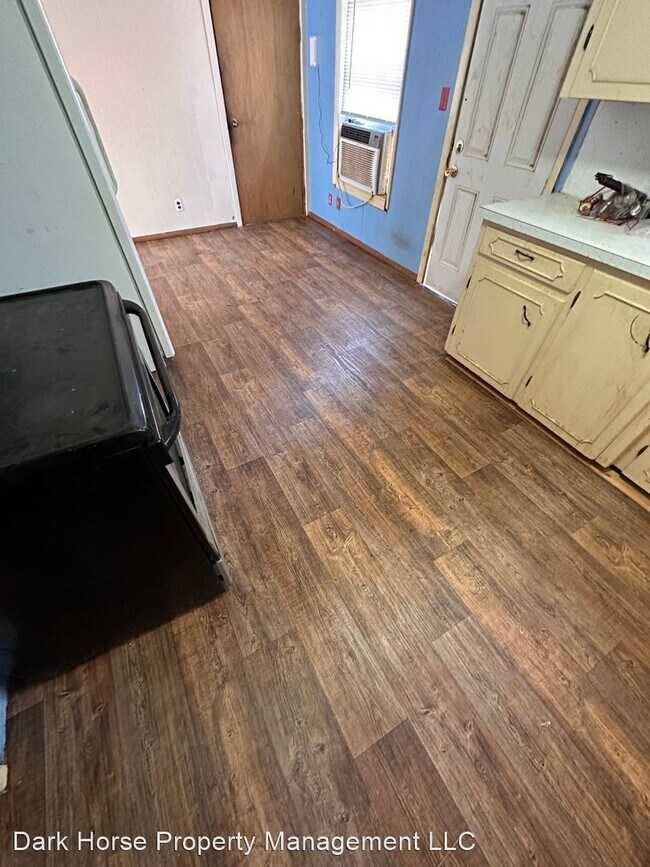 Building Photo - 3 br, 1 bath House - 401 South Horn Street