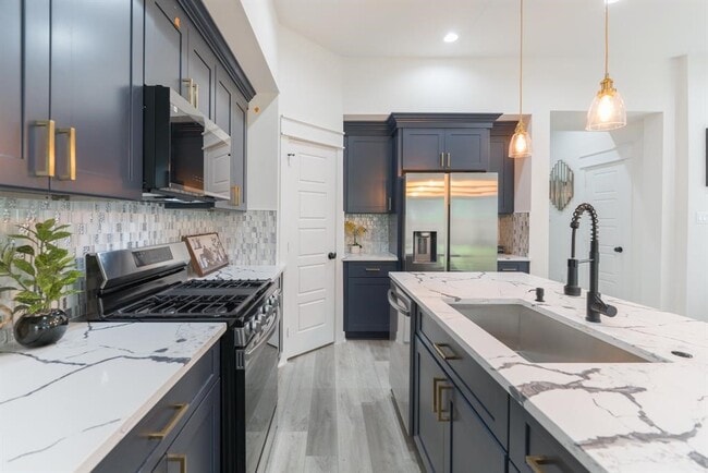 Building Photo - 890 Lucky St