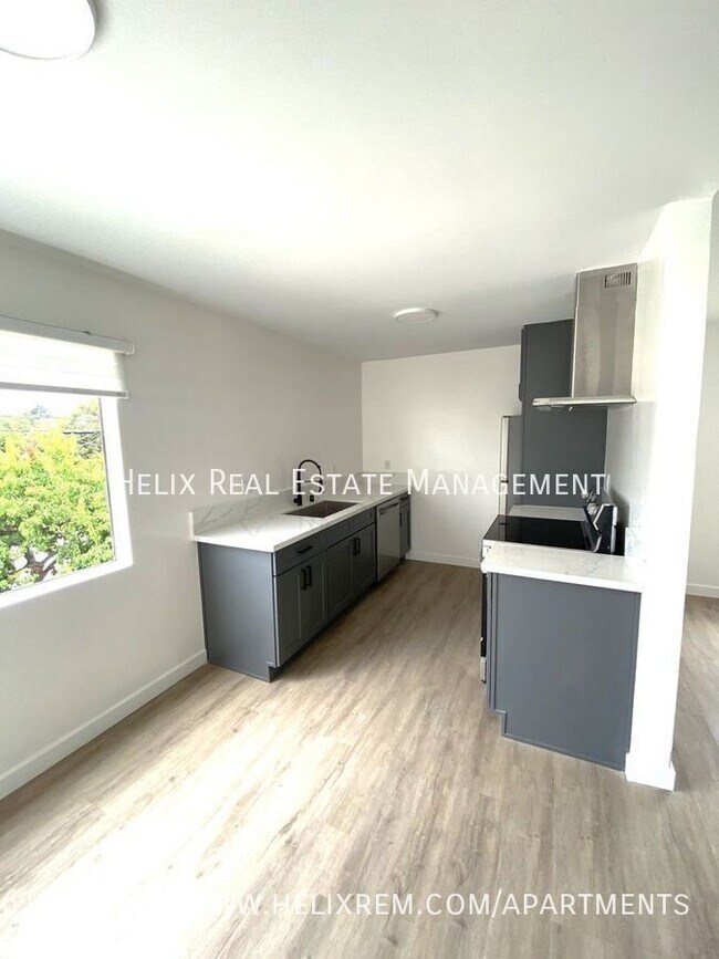 Building Photo - 1313 Huntington Dr