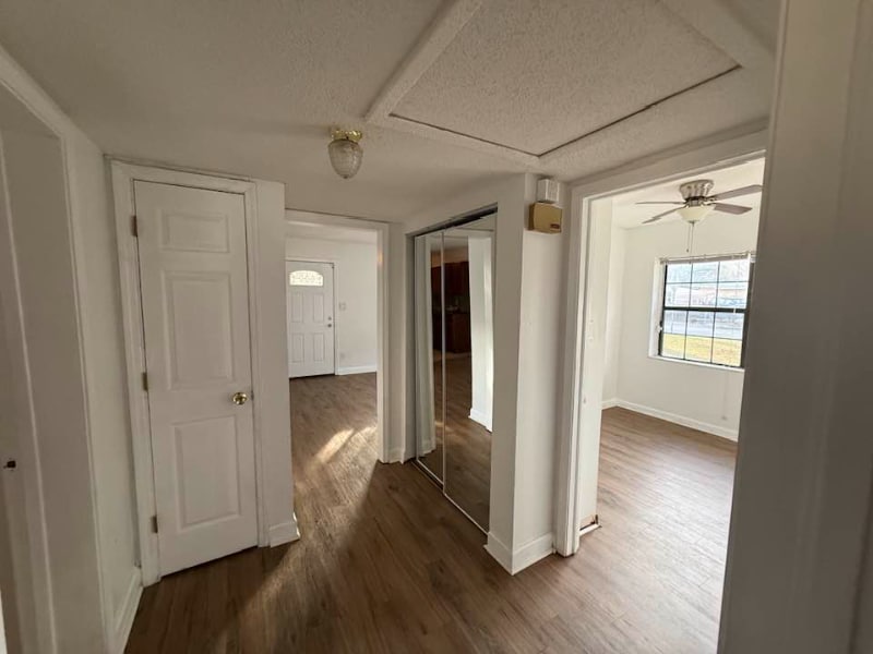 Building Photo - 802 Apache St