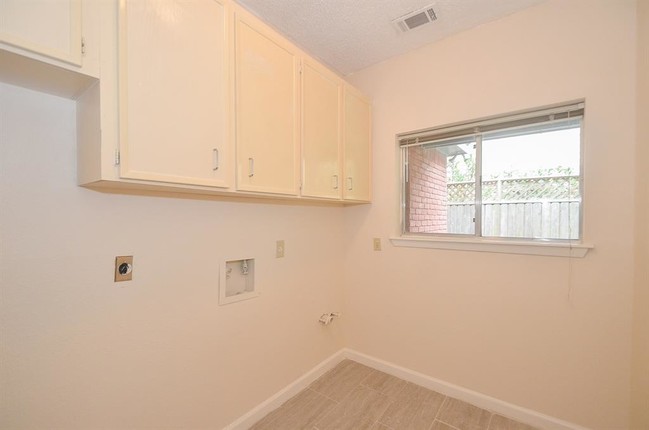 Building Photo - 1106 Brecon Hall Dr