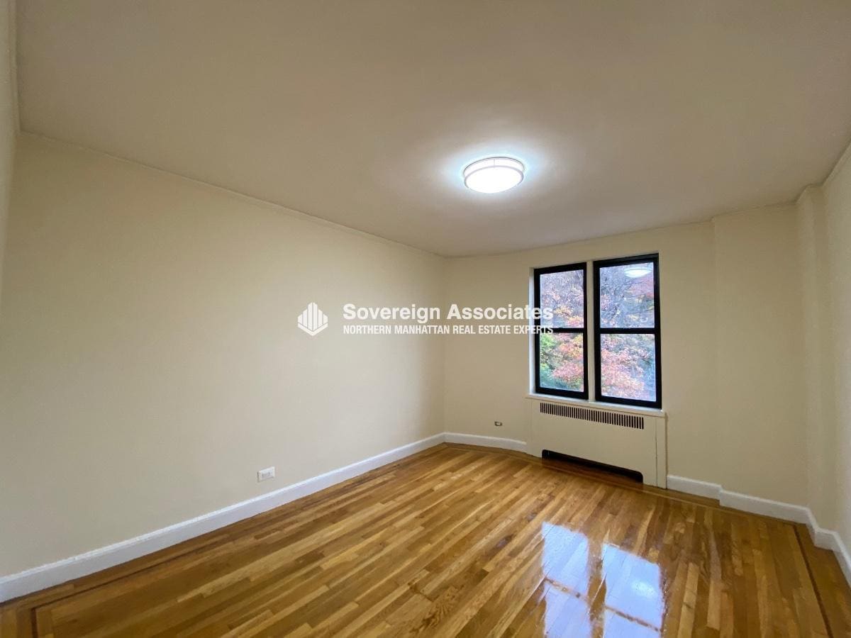 Building Photo - 100 Arden St