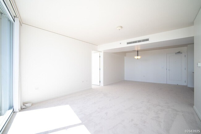 Building Photo - 2 BD/2 BA/2 Parking Condo in the Moana Pacific