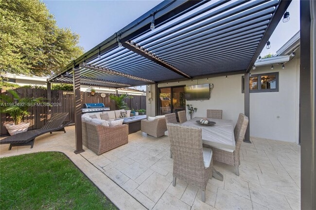 Building Photo - 371 SE 3rd St