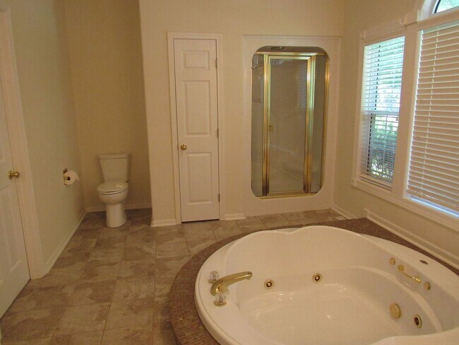 Building Photo - Osage Beach house for rent