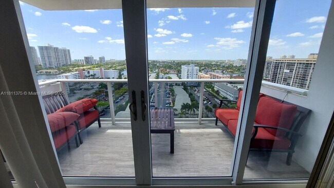 Building Photo - 3140 S Ocean Dr