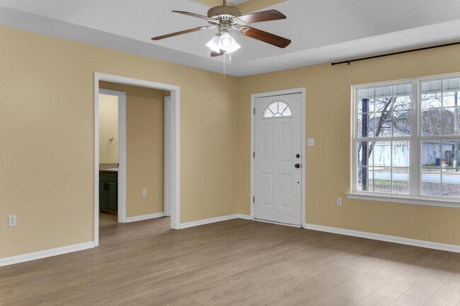 Building Photo - 819 Kristen Ln