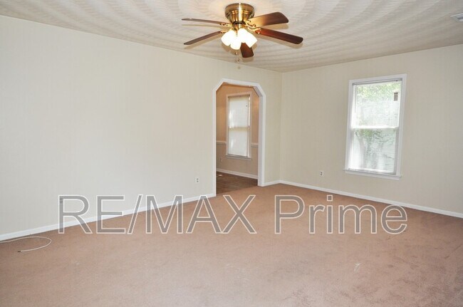 Building Photo - 1128 Hazel Ave