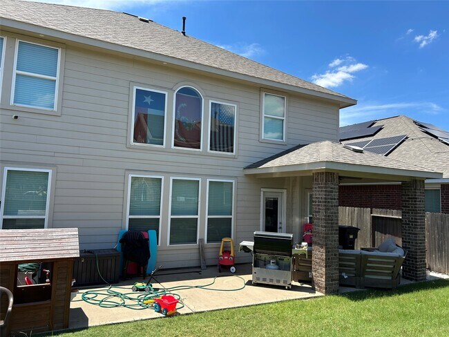 Building Photo - 2534 Pines Pointe Dr