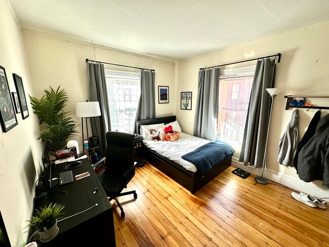 Building Photo - 7 Miner St