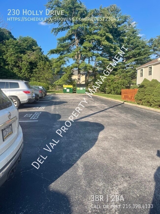 Building Photo - 230 Holly Dr