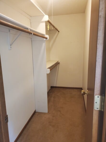 Walk in closet of Primary bedroom - 1248 Dolen Pl