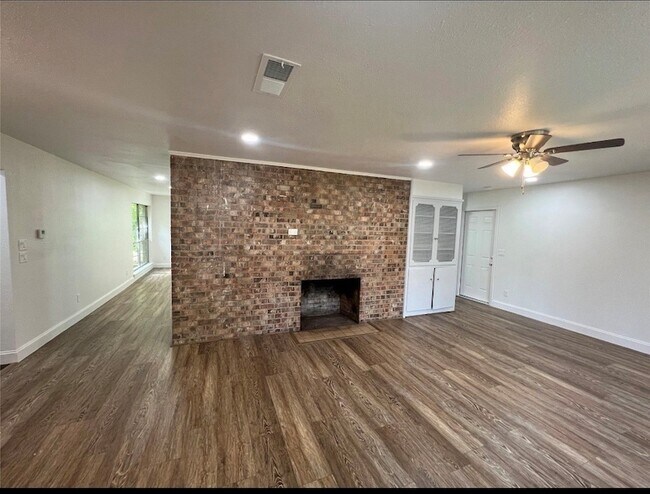 Building Photo - 7012 TX-56