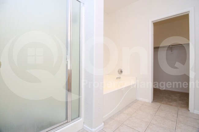 Building Photo - 1225 N 36th St