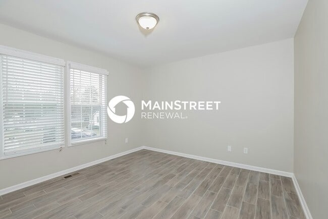 Building Photo - 3 Bedroom Pet-Friendly Home in Zebulon, NC with Main Street Renewal