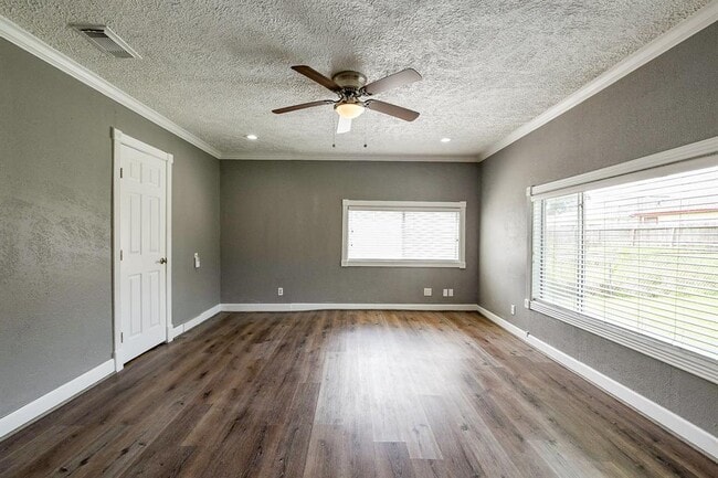 Building Photo - 3017 Barberry Dr