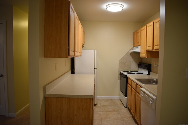 Building Photo - 63 Glade St