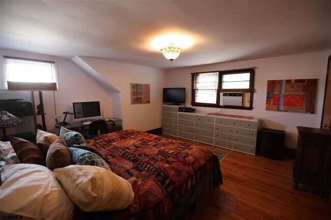 Building Photo - 14 S Swarthmore Ave