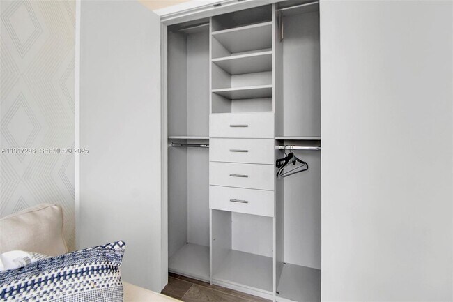 Building Photo - 2900 NE 7th Ave