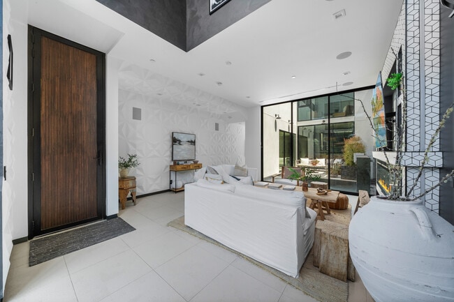 Building Photo - 838 California Ave