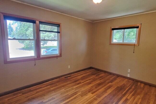 Building Photo - 1808 Dakota St