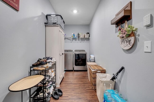 Building Photo - 4354 Bottle Brush Ln