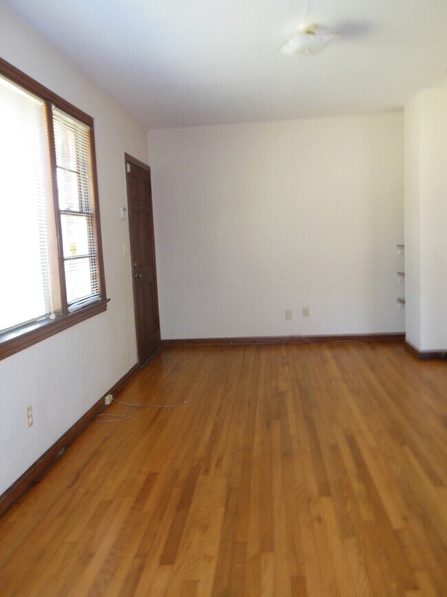 Building Photo - 7536 Epperson Ave