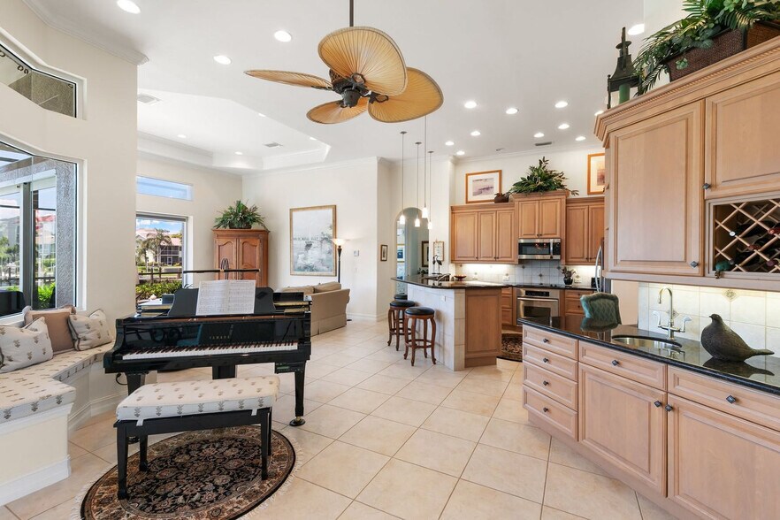 Building Photo - 872 Banyan Ct