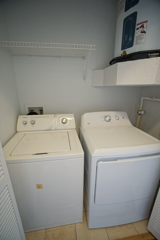 Building Photo - 1-Bed, 1-Bath Condo in South Tampa