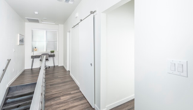 Building Photo - Haskell Row