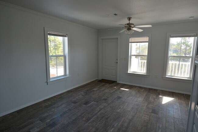 Building Photo - AVAILABLE 6/10/26 Adorable 2 bedroom cottage available long term off 30A! Huge screened in porch ...