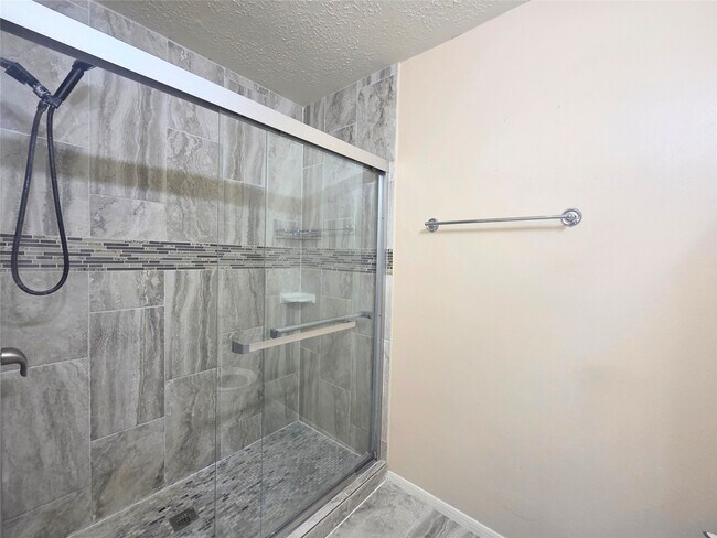 Building Photo - 16102 Mission Village Dr