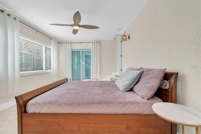 Building Photo - 518 77th Ave