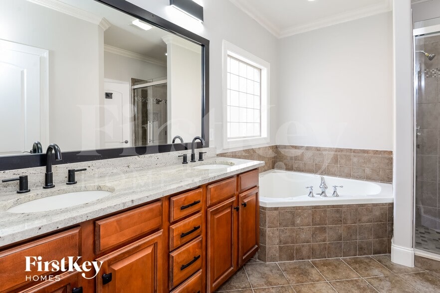 Building Photo - 7131 Greystone Village Ct