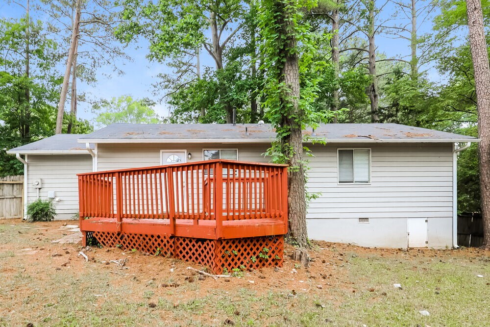 Building Photo - 8450 N Pond Dr
