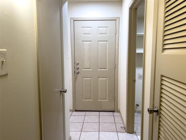 Building Photo - 7206 Creekside Dr