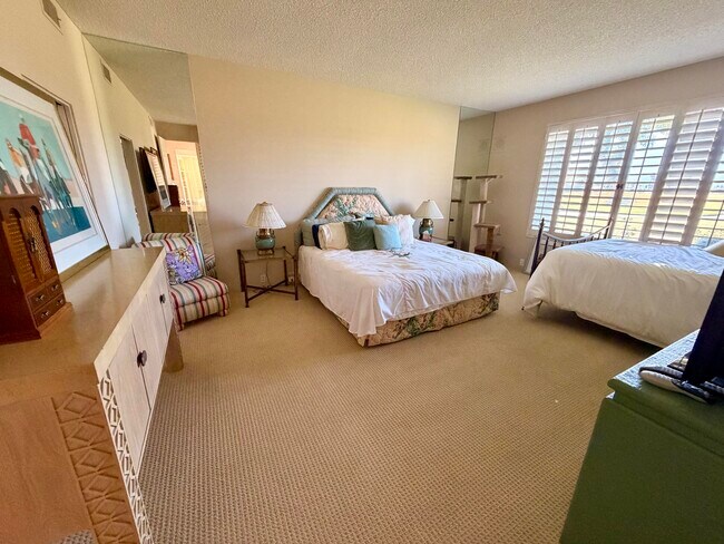 Building Photo - 714 Inverness Dr