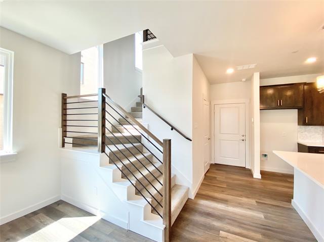 Building Photo - 837 Emerling Dr