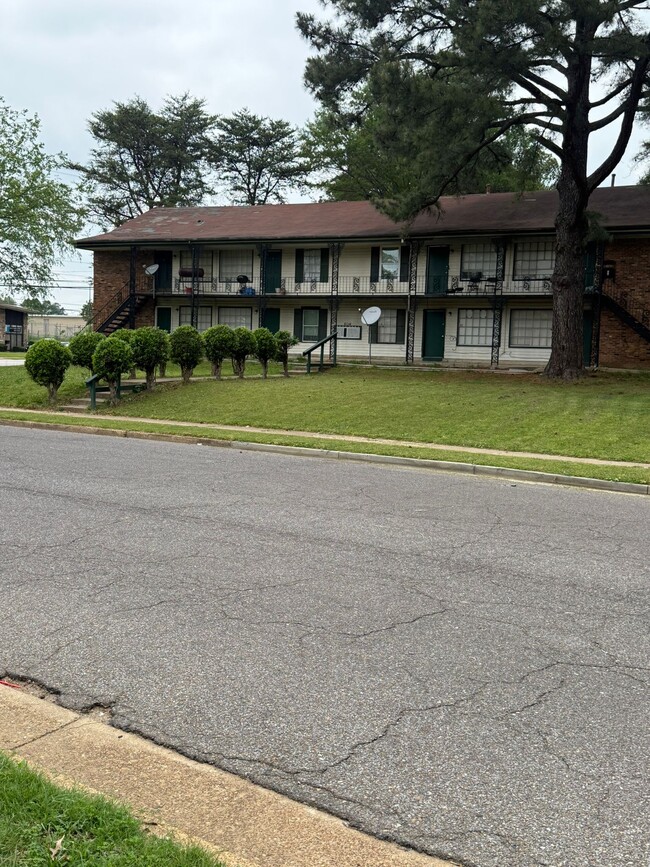 Building Photo - Cromwell Park Apartments