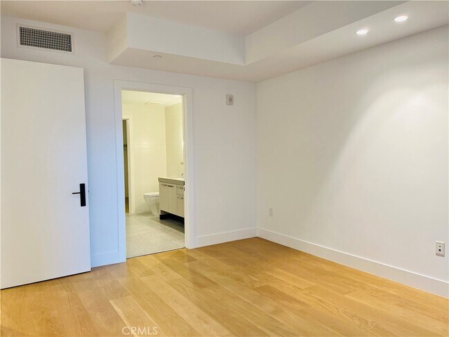 Building Photo - 10777 Wilshire Blvd