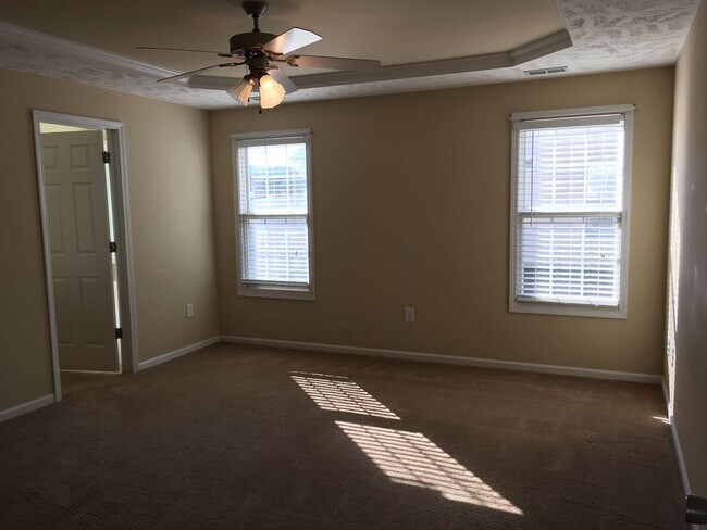 Building Photo - 241 Collinwood Dr